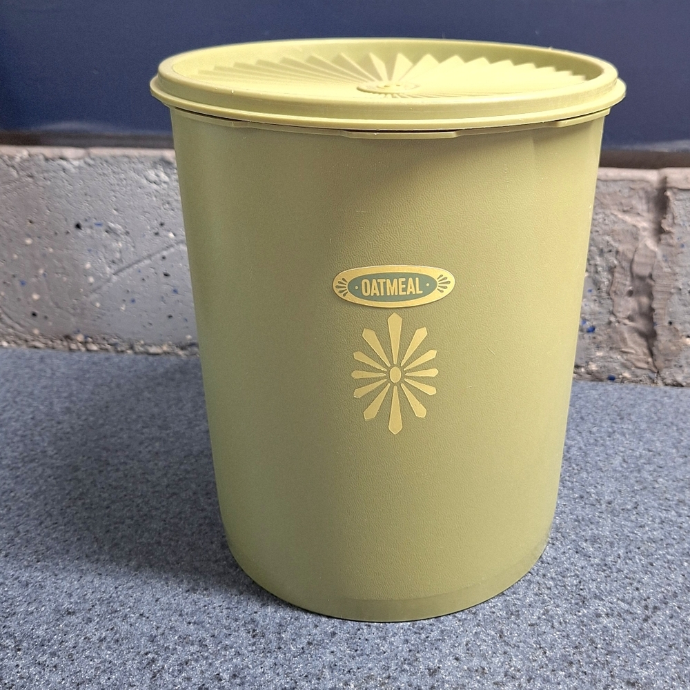 Vintage Tupperware Oatmeal Storage Container W/Accordion Lid #806-3, #805-1